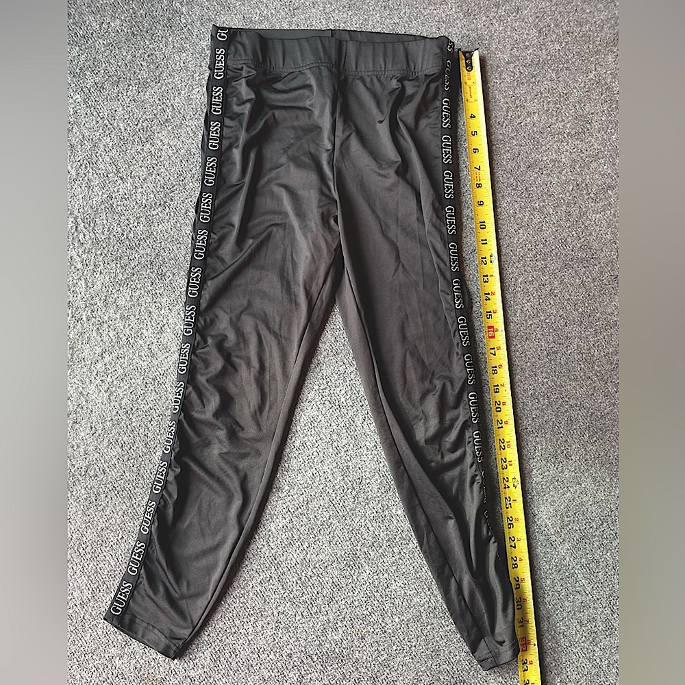 Guess black Cropped capri logo leggings size M